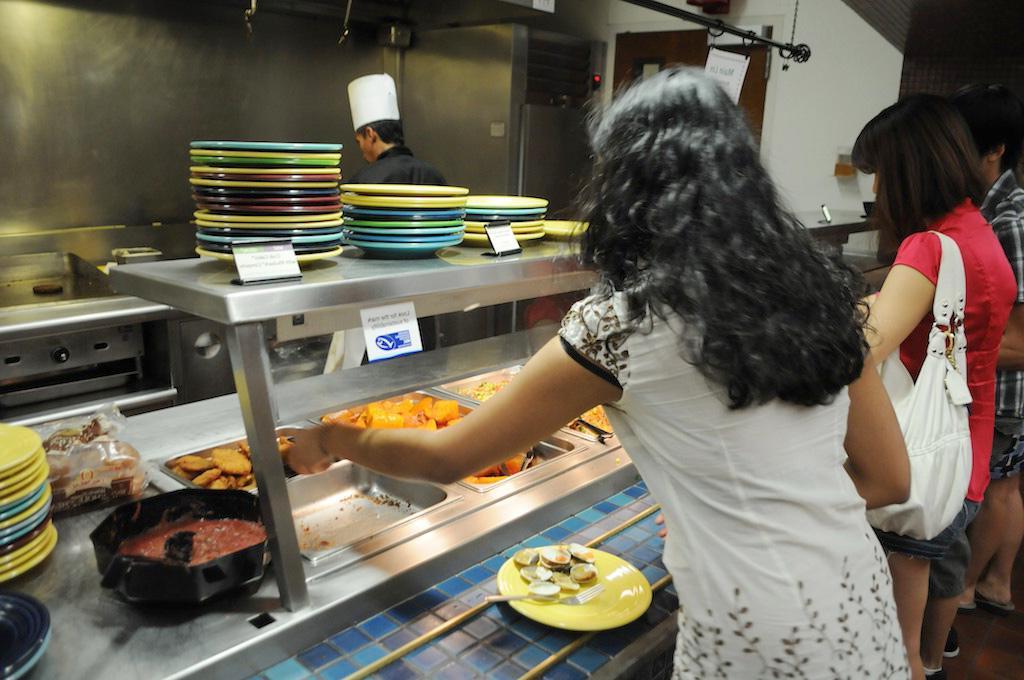 Entree line at Frank Dining Hall at Pomona College